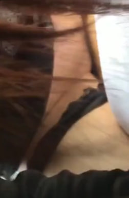 阳光明媚带女友野外兜风,车内激烈车震干到高潮!